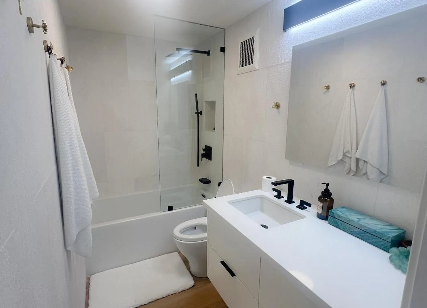 Waikiki Getaway Penthouse Suite Condo Honolulu